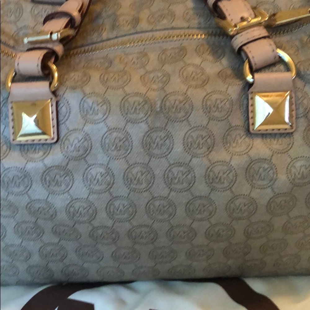 Micheal Kors Purse - Picture 3 of 4